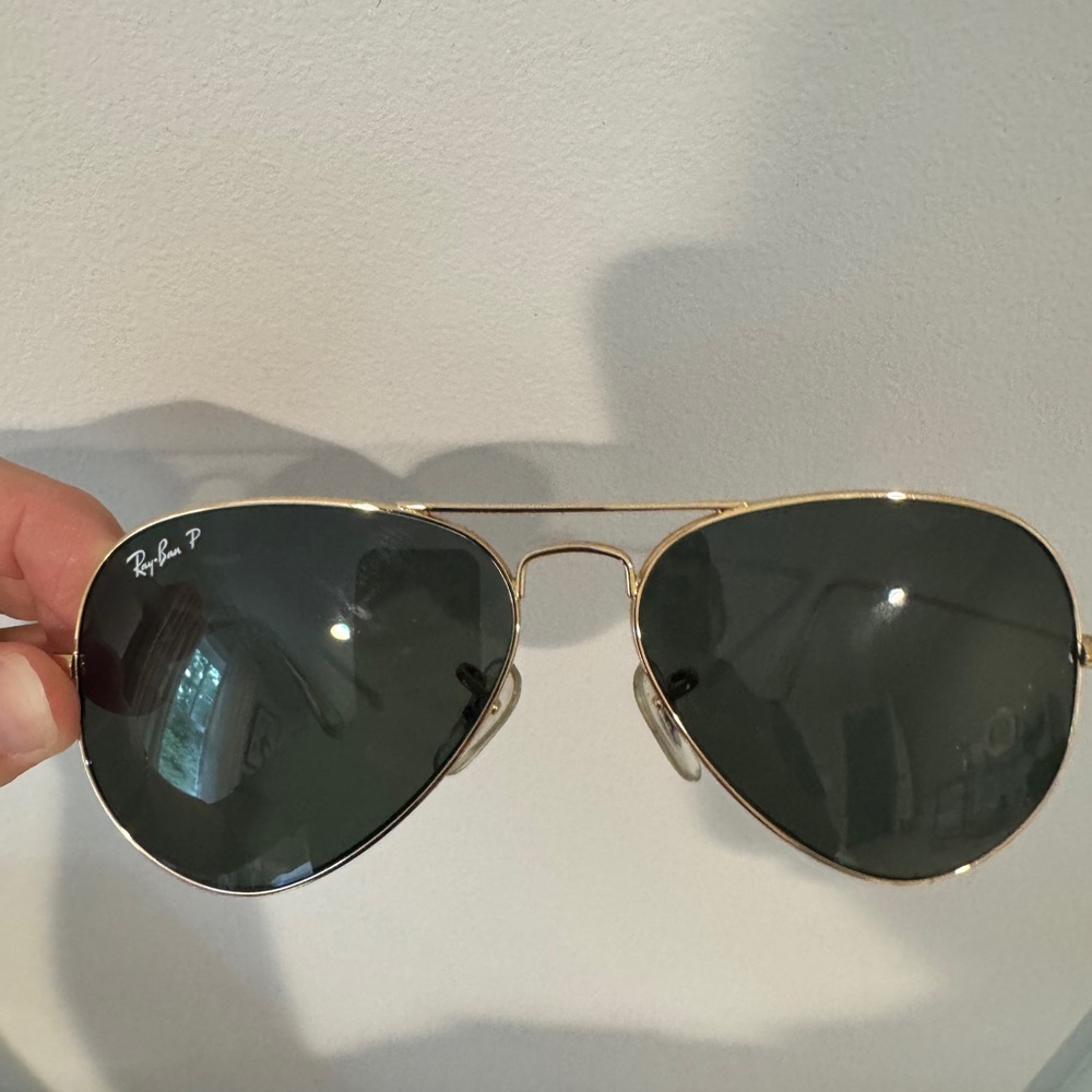 Ray-Ban Aviators Classic Gold Frame Sunglasses